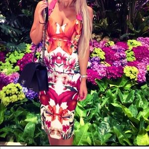 Ted Baker pink and white dress! Such a stunner!